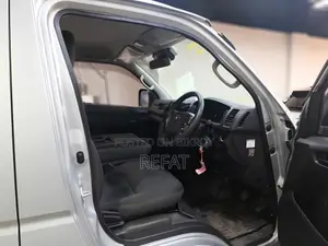 টয়োটা হাইয়েস ২০২১ সিলভার
