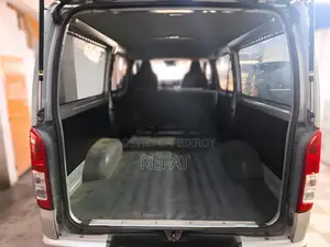 টয়োটা হাইয়েস ২০২১ সিলভার