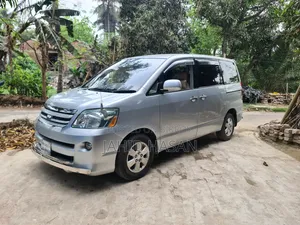টয়োটা নোয়া ২০০৪ সিলভার