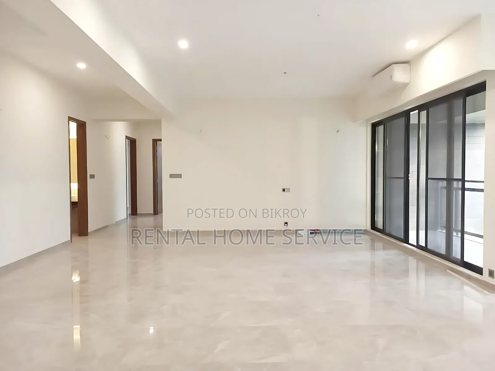 4 Bedroom Apartment in Semi Furnished for Rent
