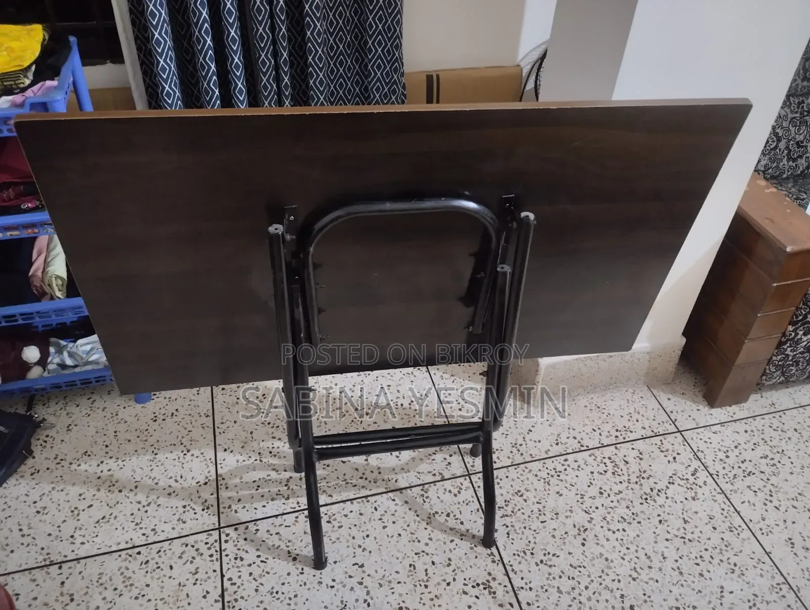 ফোল্ডিং টেবিল