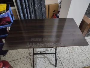 ফোল্ডিং টেবিল