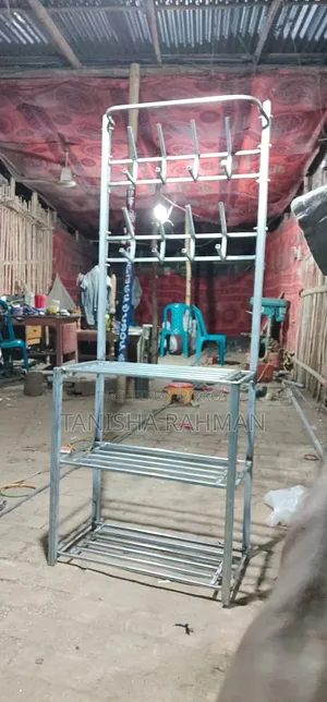 কাপড় রাখার হ্যাঙ্গার