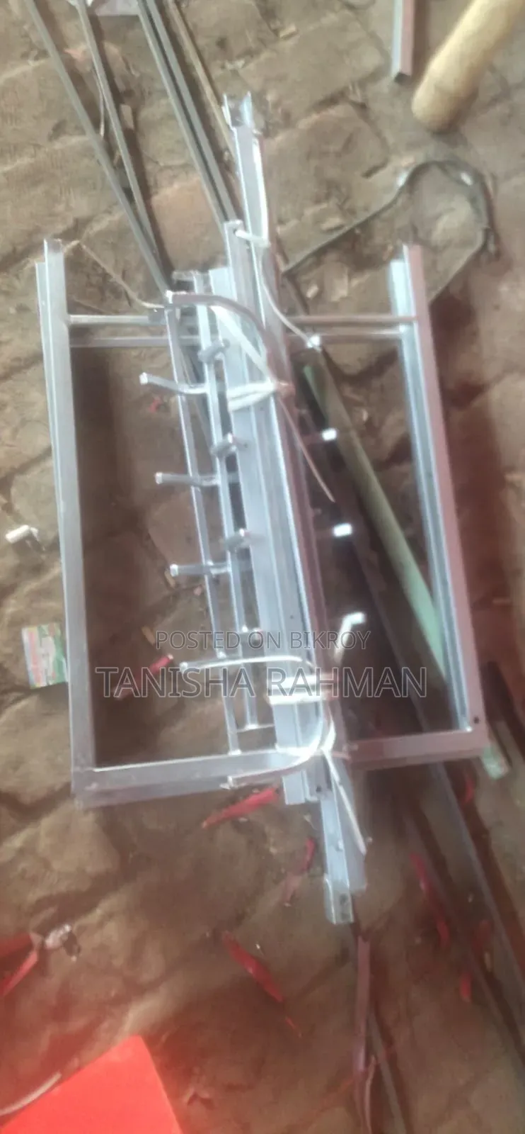 কাপড় রাখার হ্যাঙ্গার