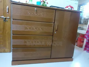 কানাডিয়ান উড ওয়ার্ডরোব