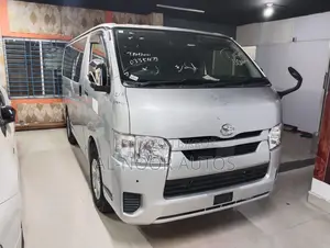 টয়োটা হাইয়েস ২০২১ রূপালী