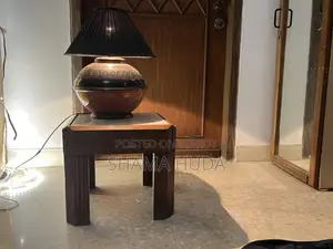 মার্বেল সাইড টেবিল (উচ্চ মানের কাঠ) এবং ল্যাম্প