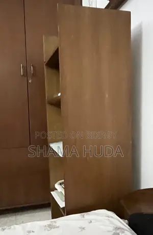 মিনিমালিস্ট কাঠের তাক
