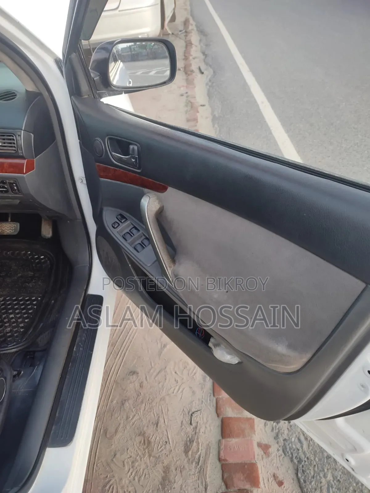 টয়োটা প্রিমিও ২০০৪ সাদা
