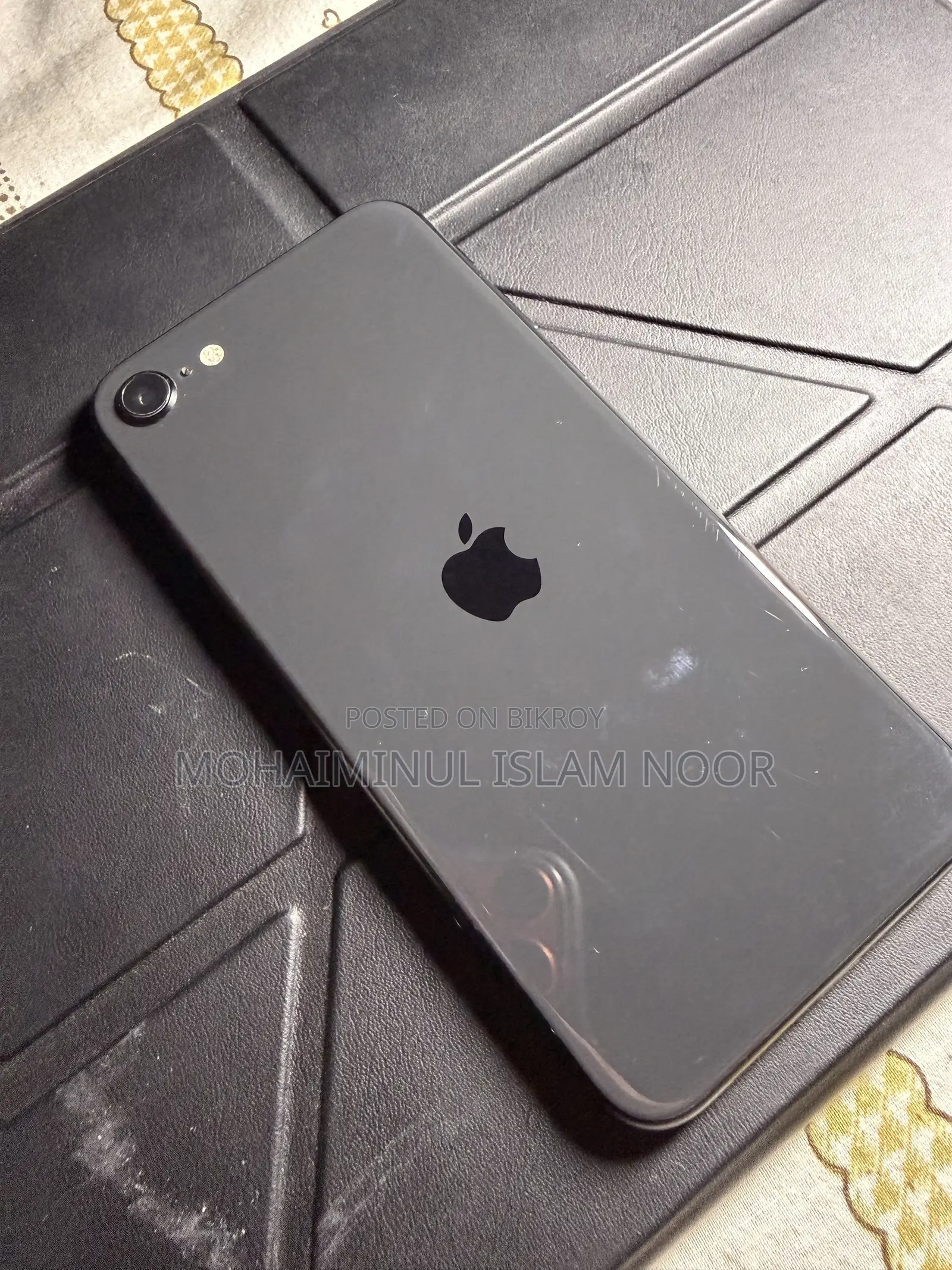 Apple iPhone SE 128 GB Black