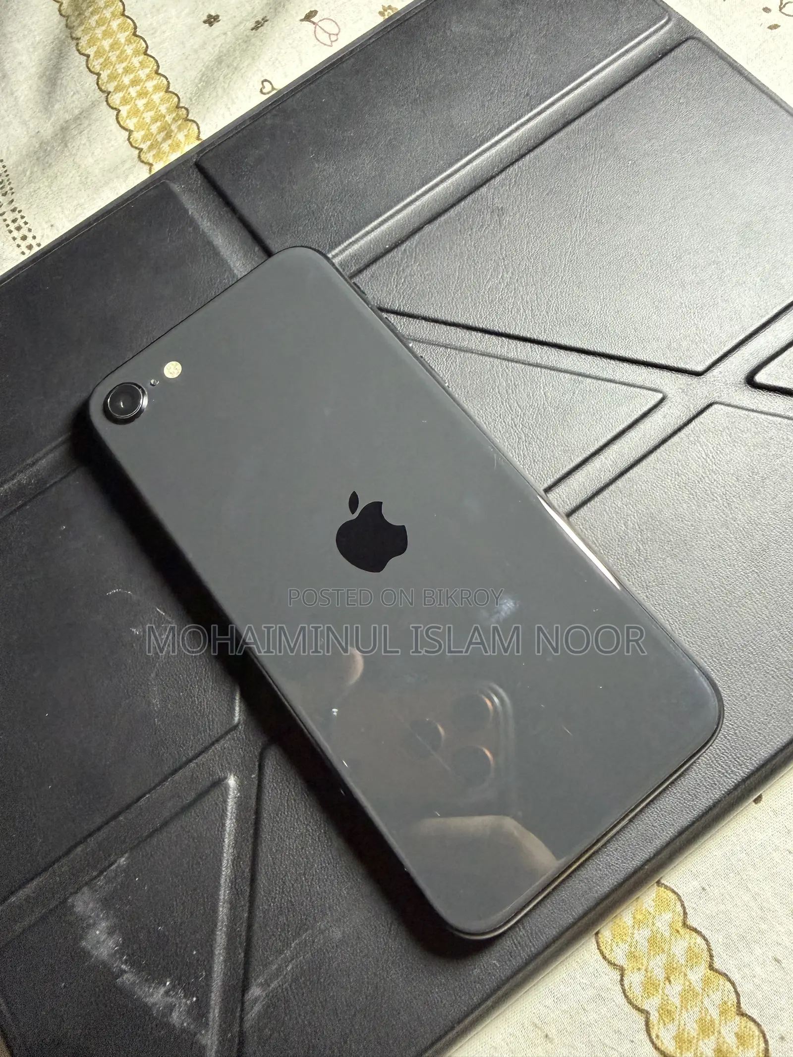 Apple iPhone SE 128 GB Black