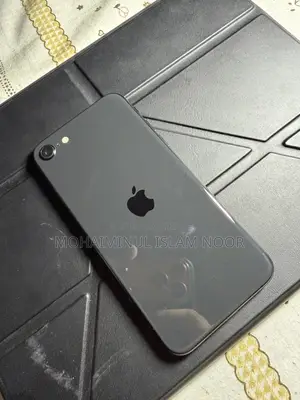 Apple iPhone SE 128 GB Black
