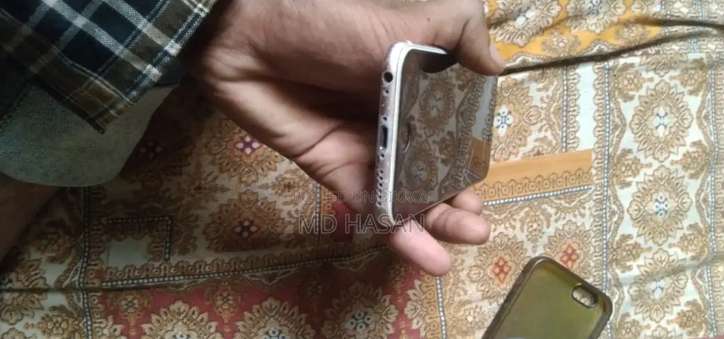 অ্যাপল আইফোন ৬এস ৬৪ জিবি রোজ গোল্ড