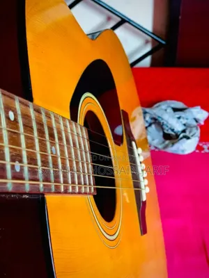 Guitar Yamaha F310