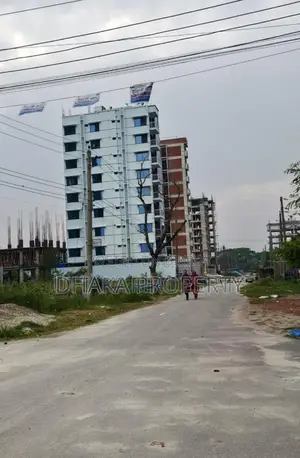 সেক্টর-১৭/আই-তে ৬০ ফুট রাস্তা সংলগ্ন ৩ কাঠা আয়তনের উত্তরমুখী পার্কের জমি।