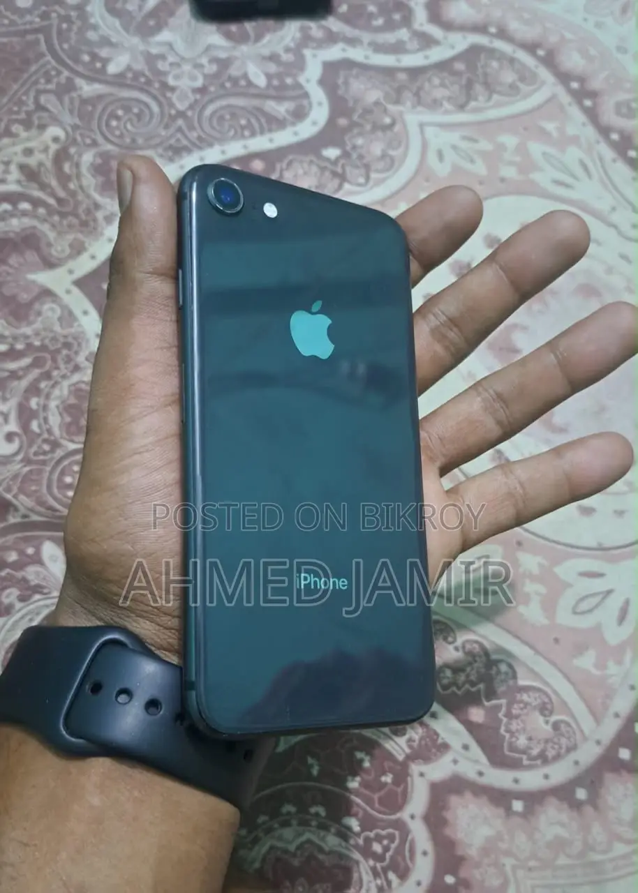 অ্যাপল আইফোন ৮ ৬৪ জিবি ব্ল্যাক