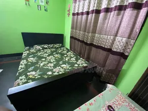 একটি খাট বিক্রি করা হবে