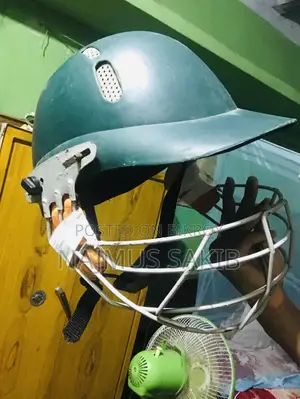 ক্রিকেট হেলমেট