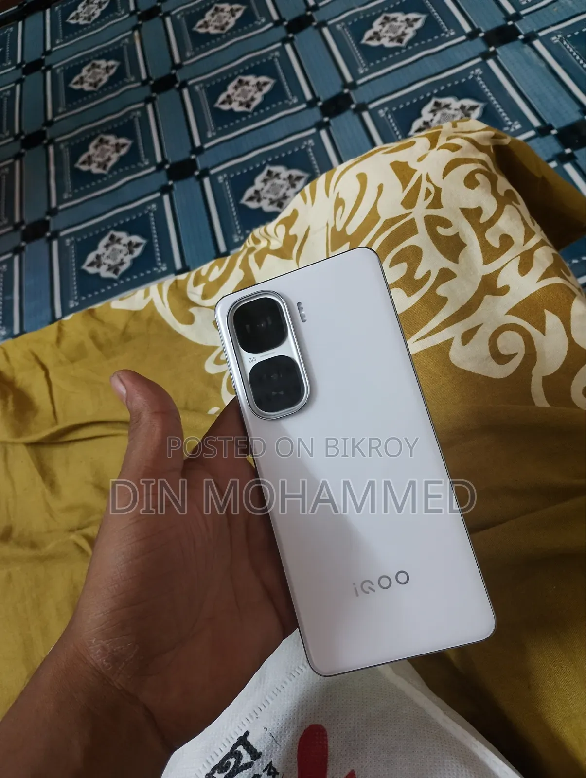 iQOO 256 GB White