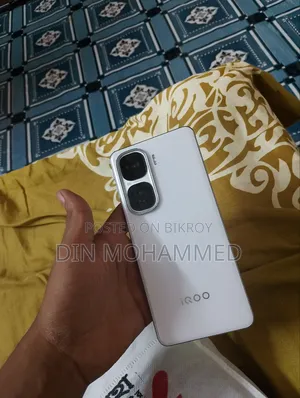 iQOO 256 GB White