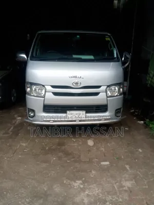 টয়োটা হায়েস ২০১৫ সিলভার