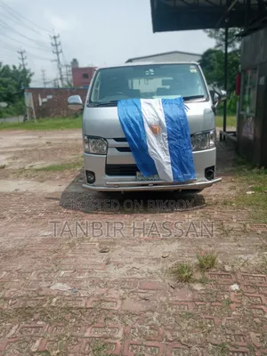 টয়োটা হায়েস ২০১৫ সিলভার