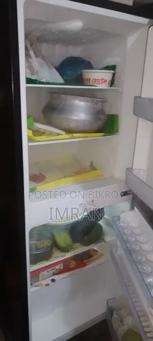 Walton 213 Liter Fridge completely fresh.