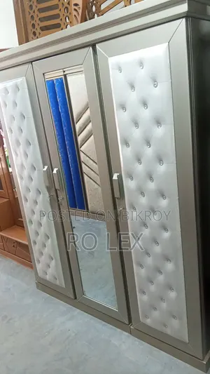 ৩ পাল্লার আলমারি