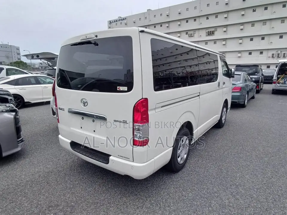 Toyota HiAce 2021 White