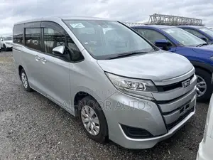 Toyota Noah 2.0 Front-Wheel Drive 8 Seater 2021 Silver