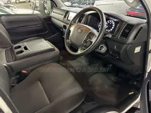 Toyota HiAce 2021 White