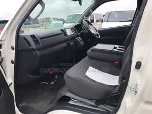 Toyota HiAce 2021 White
