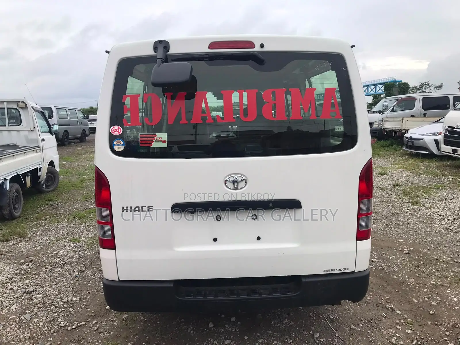 Toyota HiAce 2021 White