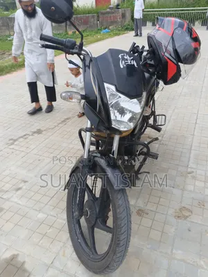 মহিন্দ্রা সেন্টুরো ২০১৬ কালো