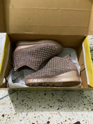 Girl’s Shoe