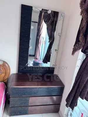 ড্রেসিং টেবিল