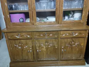 সেগুন কাঠের শোকেস