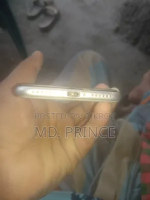 অ্যাপল আইফোন এসই ৬৪ জিবি হোয়াইট