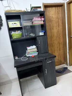 কাঠের ডিসপ্লে শেলফ – ভালো অবস্থা