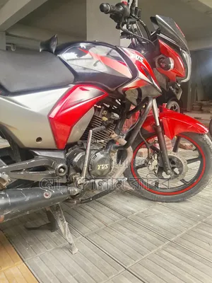 টিভিএস স্ট্রাইকার ১২৫ ২০১৯ লাল