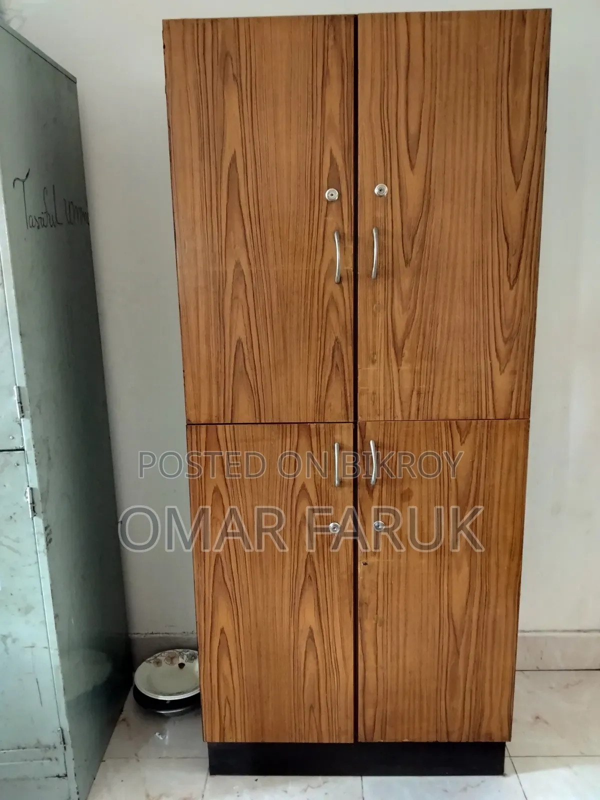 ৪পাটের একটি জাহাজের আলমারি বিক্রয় করা হবে
