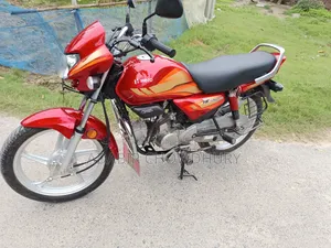 হিরো এইচএফ ডీలক্স ২০২৫ লাল