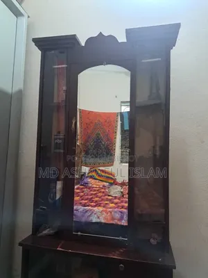 ড্রেসিং টেবিল