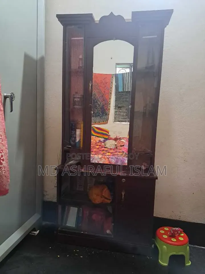 ড্রেসিং টেবিল