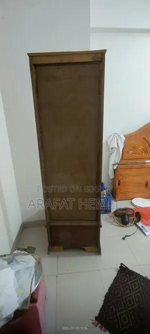 জরুরী ড্রেসিং টেবিল বিক্রি হবে।