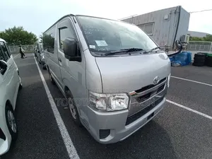 Toyota HiAce ২০২০ সিলভার