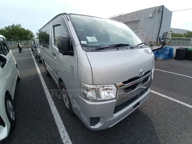 Toyota HiAce ২০২০ সিলভার