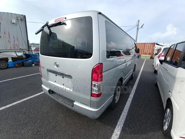 Toyota HiAce ২০২০ সিলভার