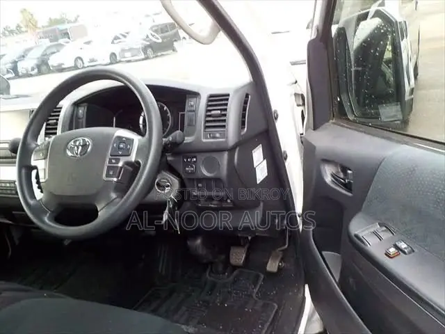 টয়োটা হায়েস ২০২১ হোয়াইট