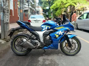 সুজুকি জিক্সার এসএফ ২০১৮ নীল
